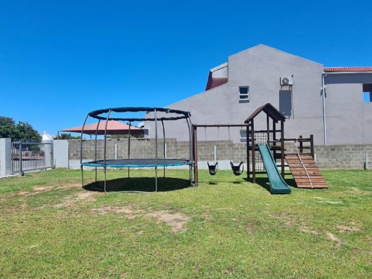 31. Anesi Trampoline and Jungle Gym 768x576