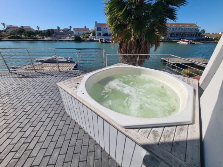 5. Anesi Jacuzzi Overlooking Canal 768x576