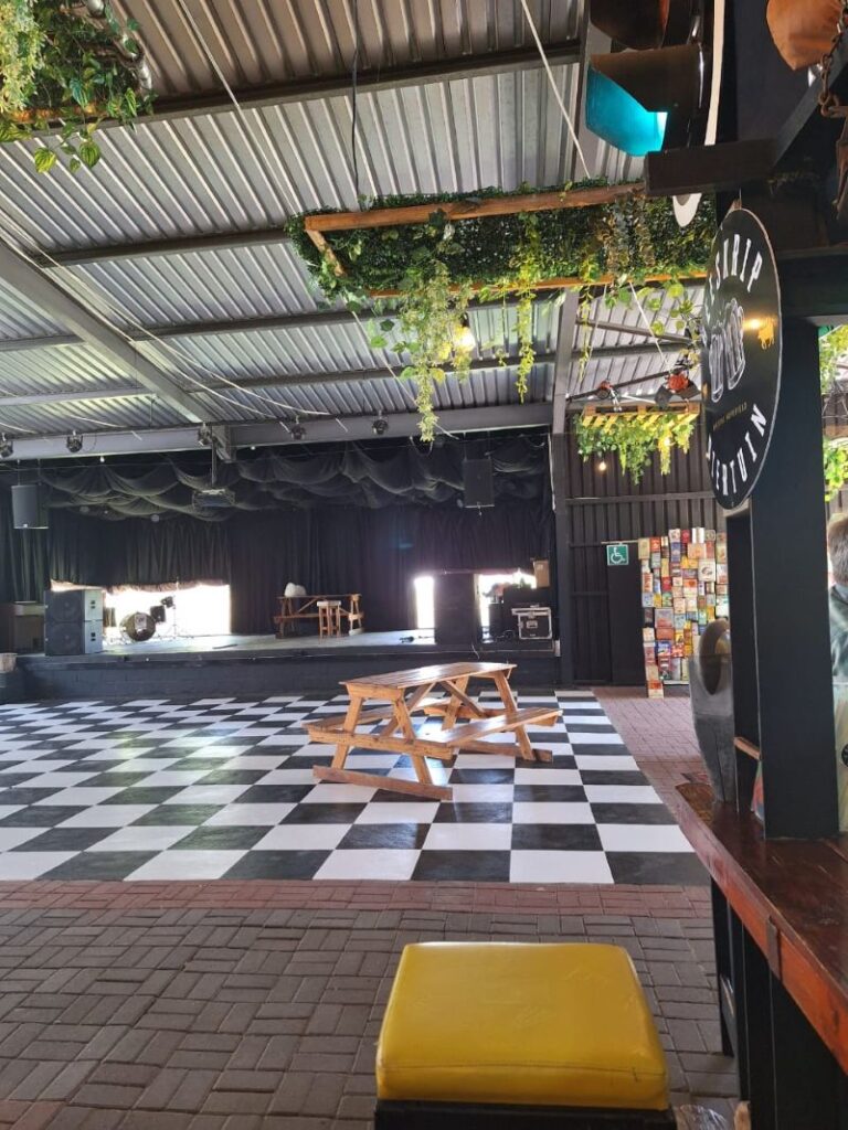 Kleine Hopefield Farm Entertainment 768x1024