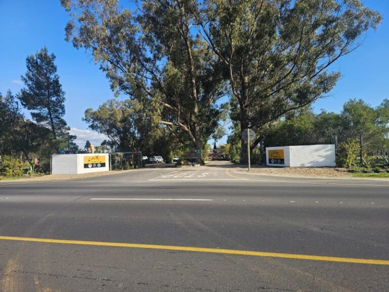 Kleine Hopefield Farm Entrance 768x576